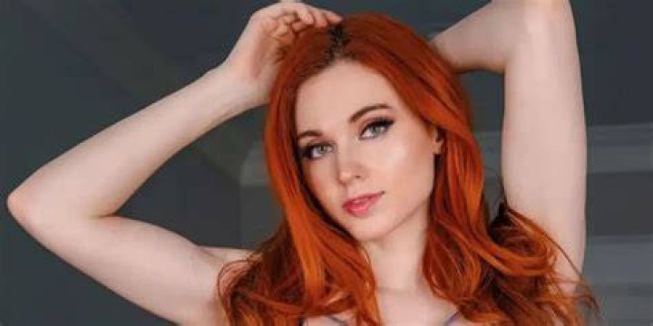 Amouranth streaming