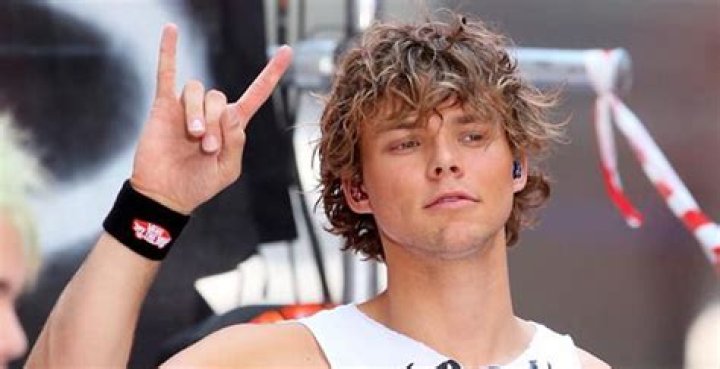 ashton irwin net worth ashton irwin net worth