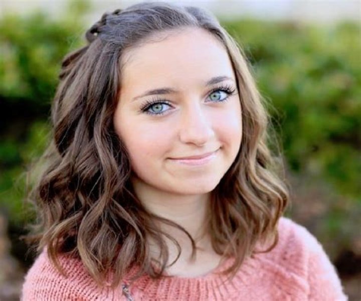 Bailey McKnight is a Youtuber, social media sensation, musician, and entrepreneur from Utah, United States