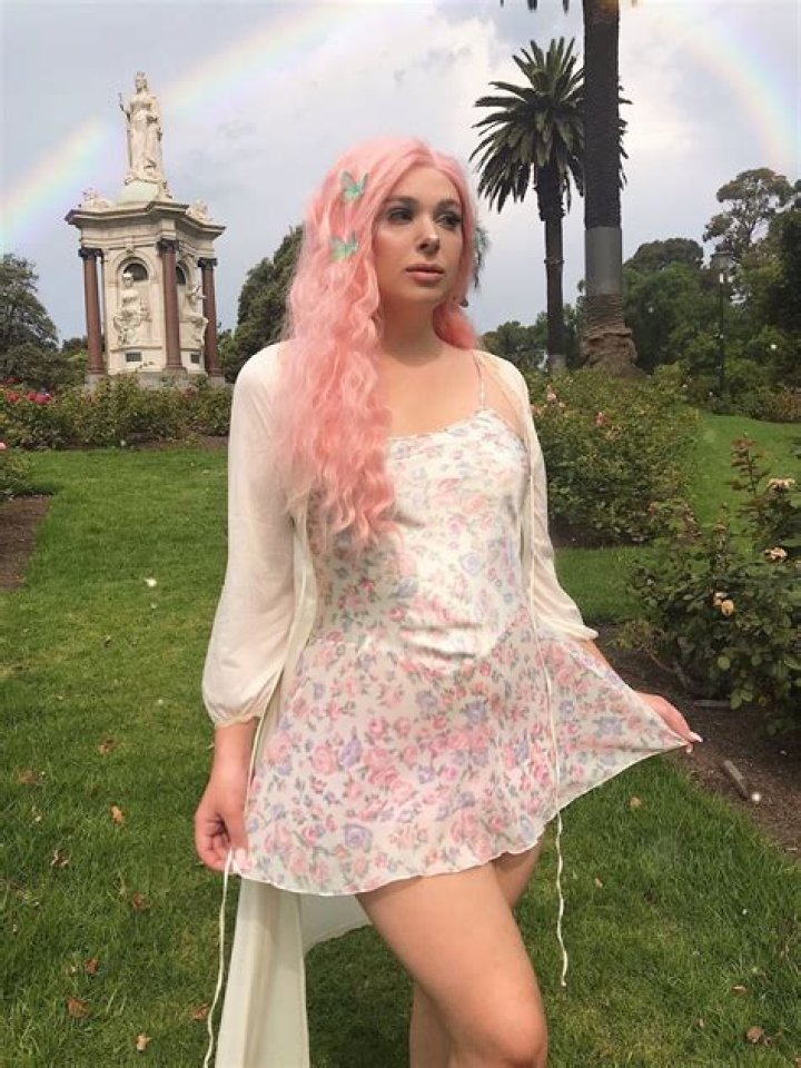Belle Bambi Net Worth