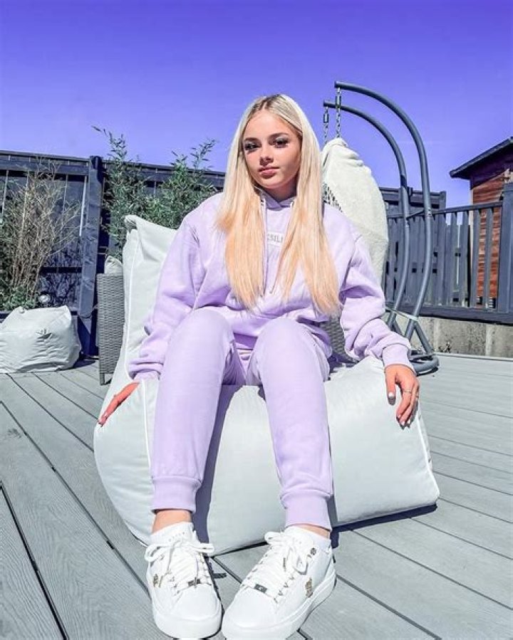 Brooke Marsden Net Worth