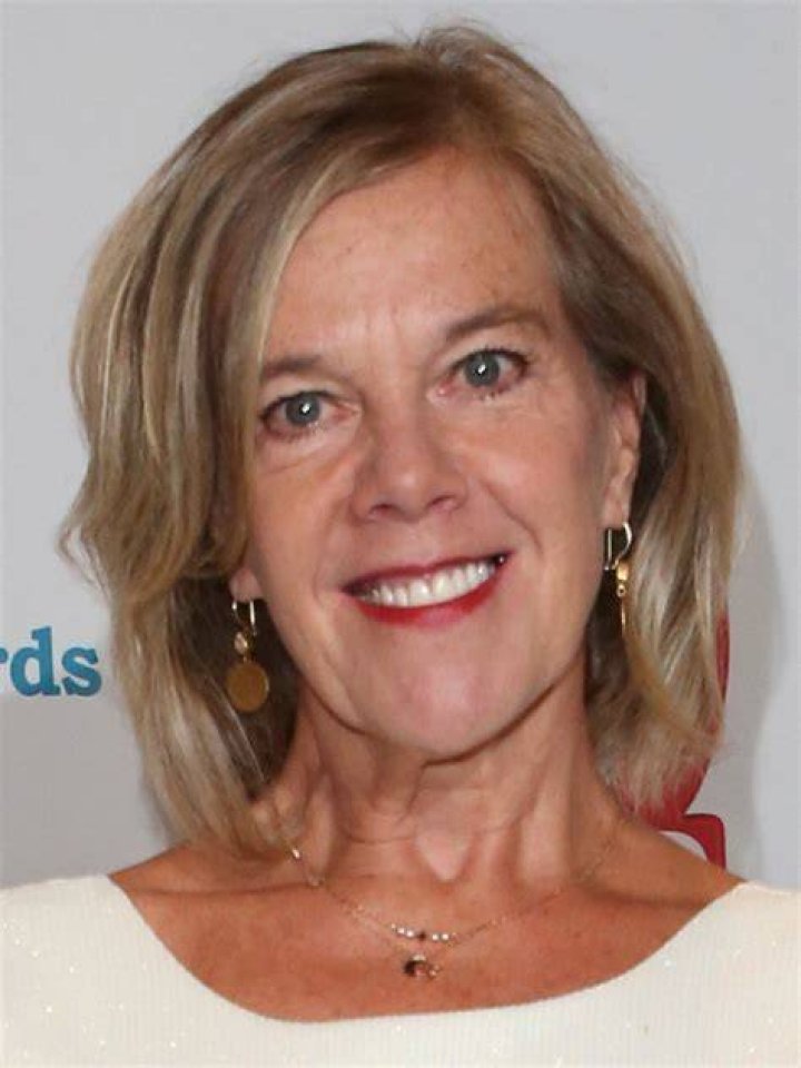 Carolyn Pickles Net Worth