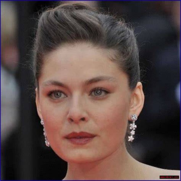 Elyssa Davalos Net Worth