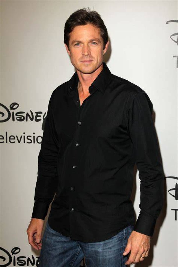 eric close fan base