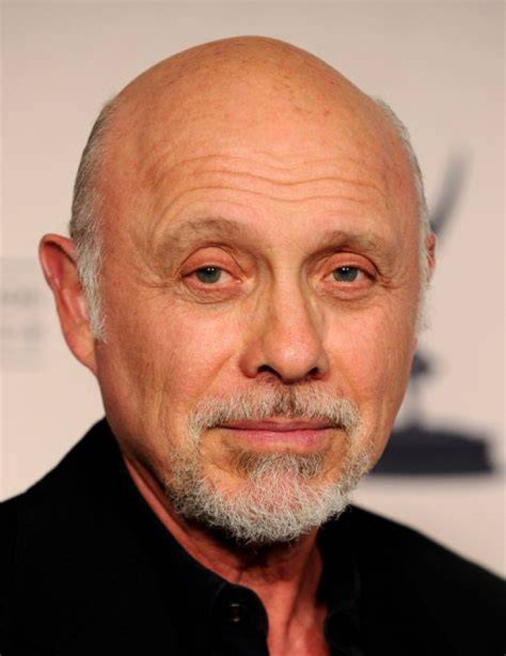 Hector Elizondo Height