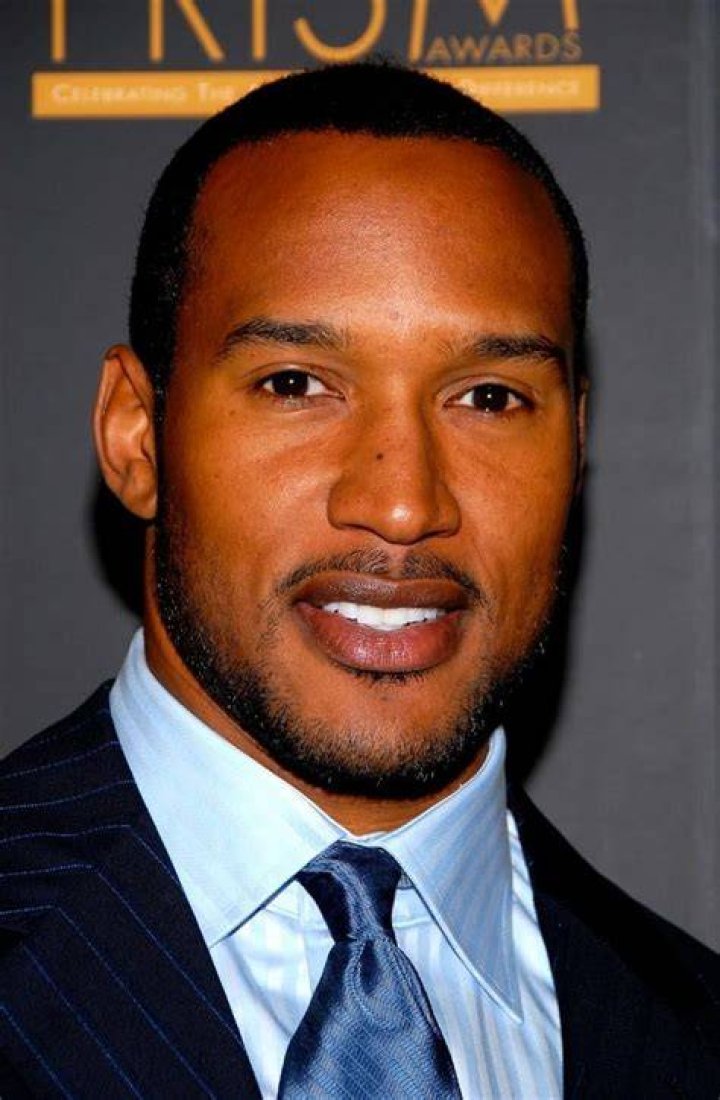 henry simmons financial worth