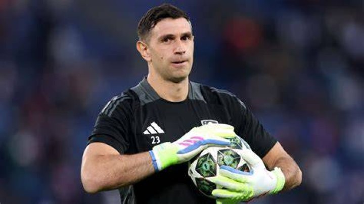 How Much Does Emiliano Martinez Earn A Year?