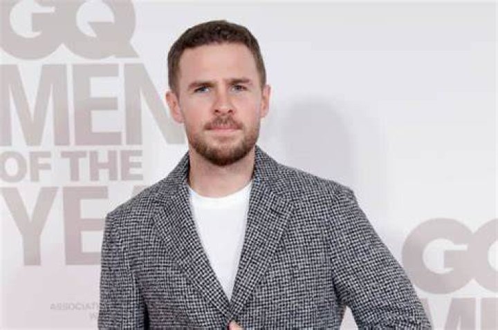 Iain De Caestecker Net Worth