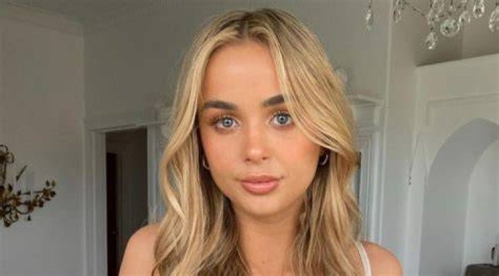 Izzy Davis Net Worth