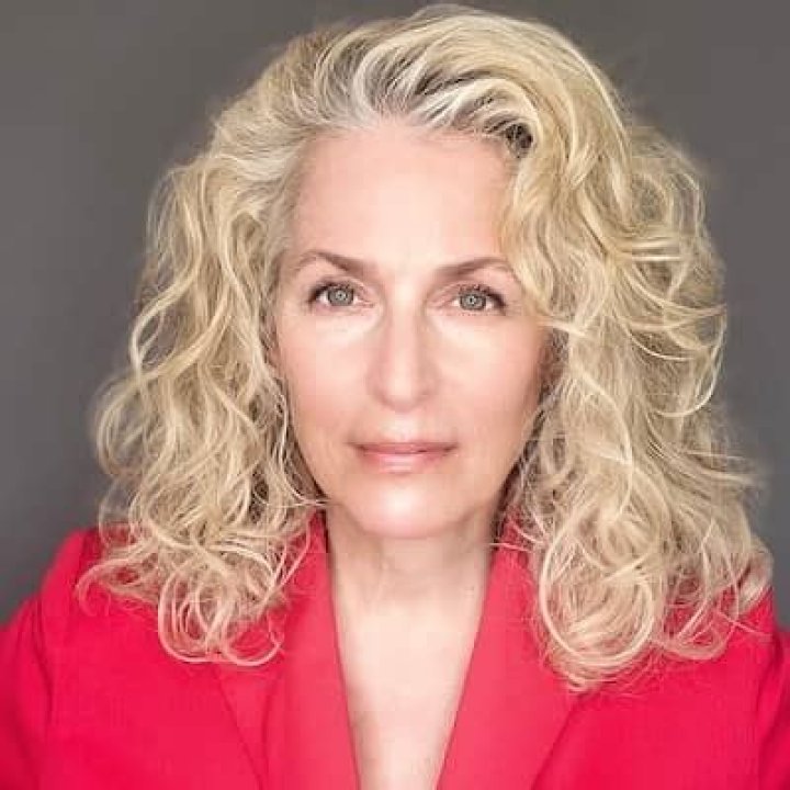 Janis Ahern | Bio, Age, Net Worth, Relationship, Career