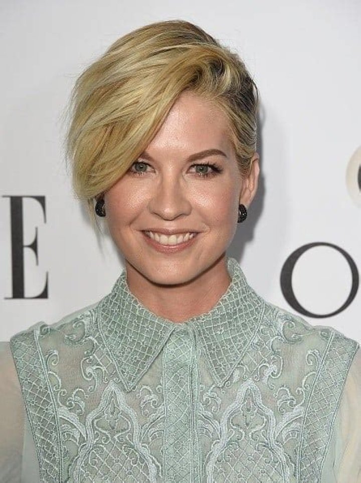 Jenna Elfman Net Worth