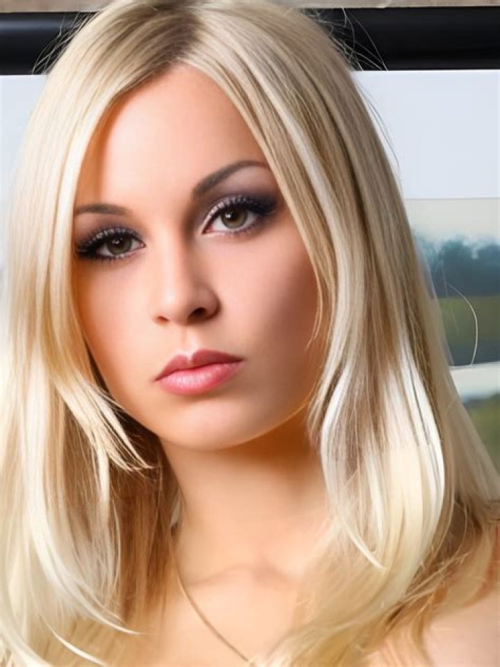 Jenny Poussin height and physical attributes Jenny Poussin height and physical attributes