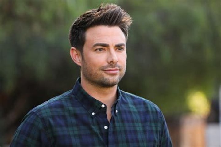 Jonathan Bennett Net Worth – How Much is Bennett Worth?