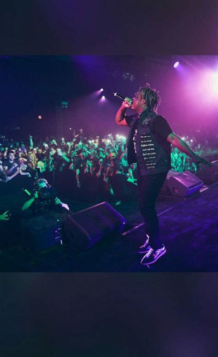 Juice wrld dancing to one of Xxxtentacion songs at a concert!! - x and juice wrld songs