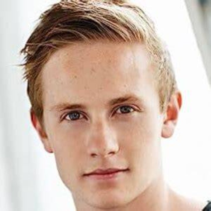 Lee Cormie Net Worth