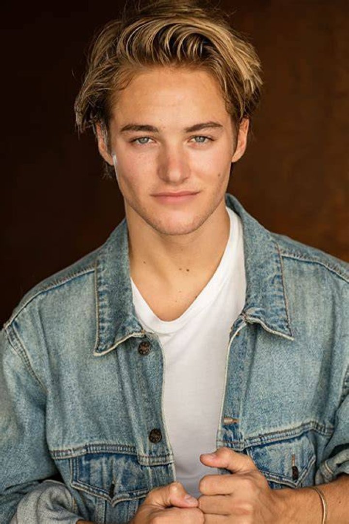 Mitchell Hoog Height & Weight