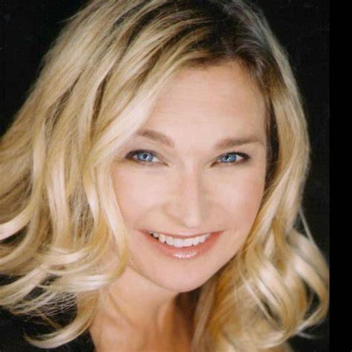 Molly Dunsworth Net Worth