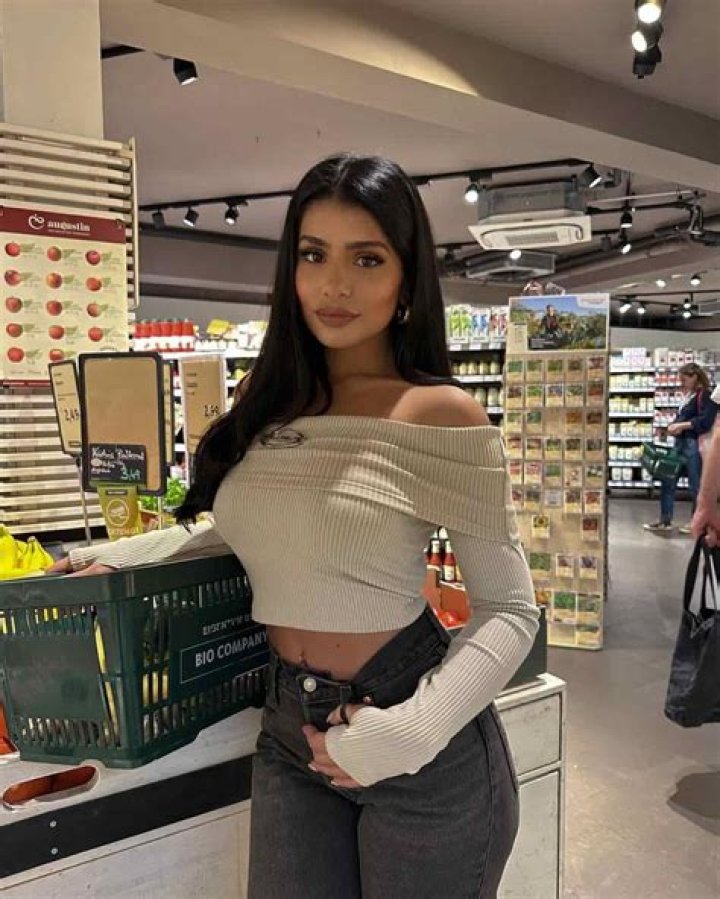 Sabrine Khan Net Worth