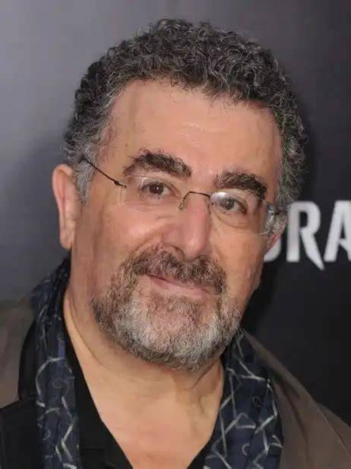 Saul Rubinek Height