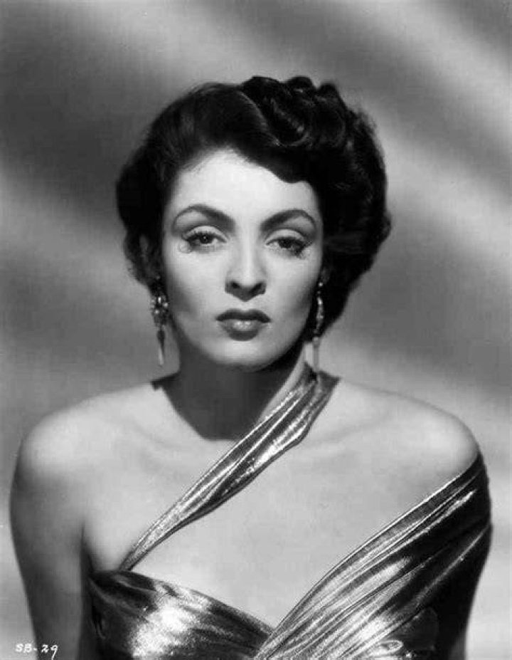 Suzan Ball Net Worth