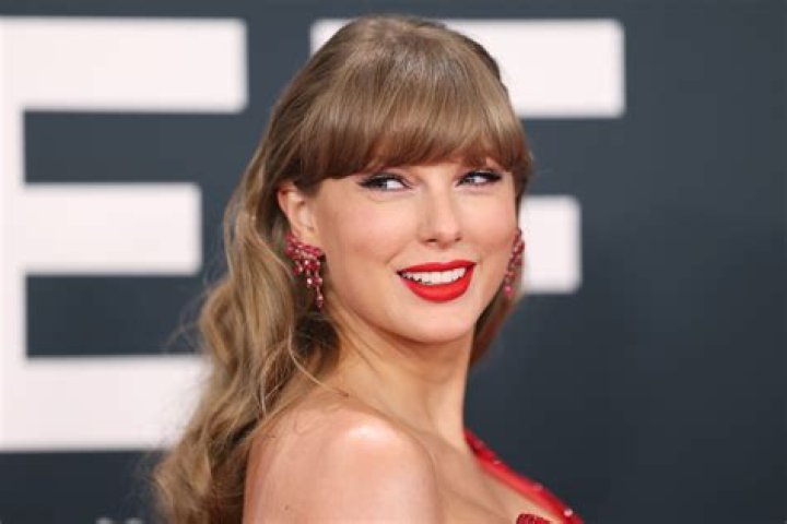 Taylor Swift - Today Was A Fairytale (Taylor's Version) (Lyric Video) - songs like dreams fairytales