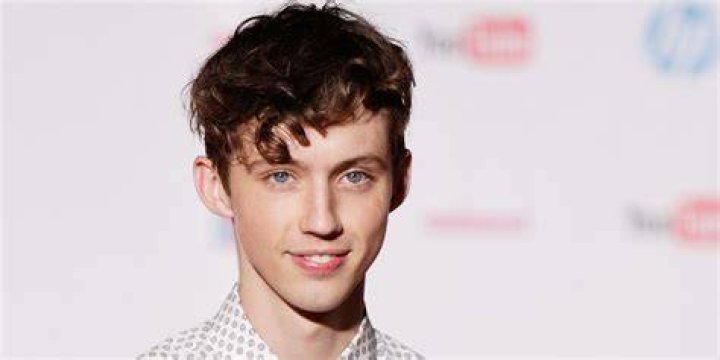 Troye Sivan Net Worth - How Much Does Troye Sivan Make?