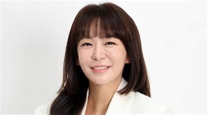 Uhm Jiwon Net Worth 2024