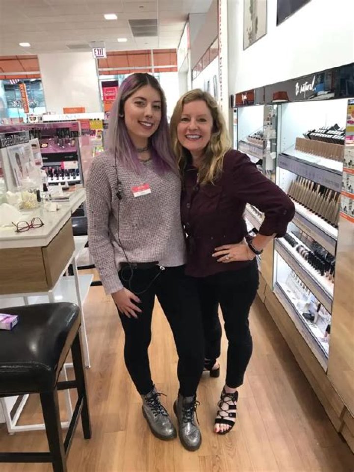ulta worker dress code