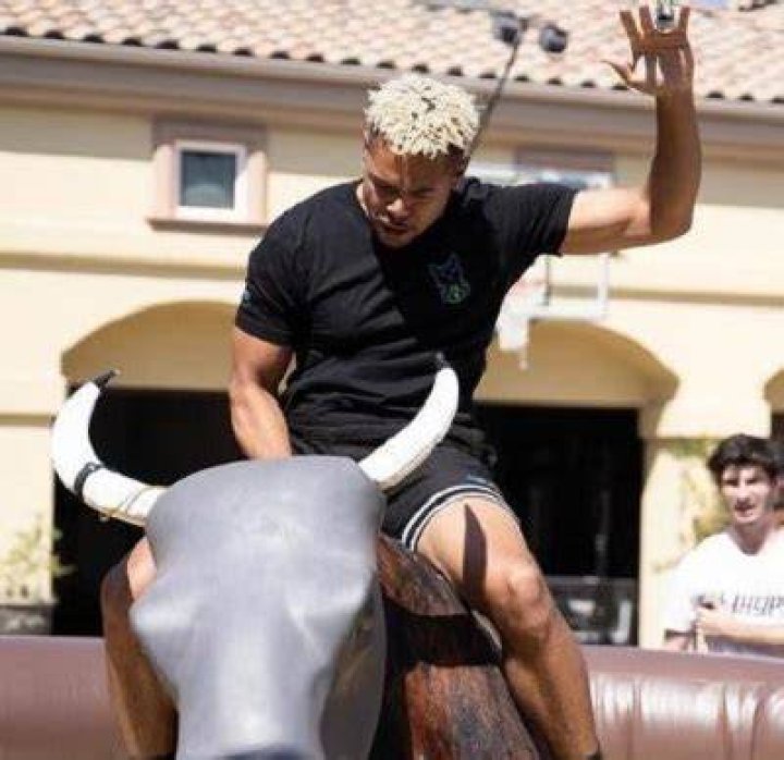 ZackTTG in a profound interest over bull fightning